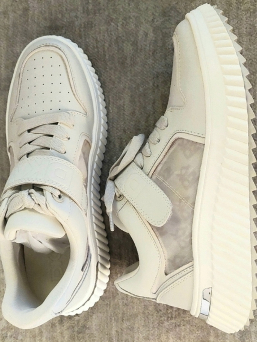DKNY Loami Wedge Sneaker (color:"Bone") Size 8 NIB
